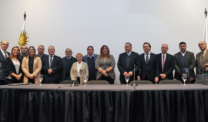 Autoridades en la presentación