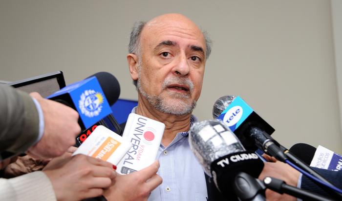 Ministro Pablo Mieres en rueda de prensa