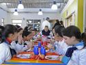 Unos 200 escolares de Peñarol Viejo reciben alimentación en el centro educativo