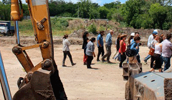 Autoridades ministeriales y de la Intendencia de Montevideo recorren la zona a mejorar del barrio Lavalleja junto con vecinos