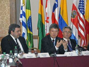 Bergara y asistentes a seminario