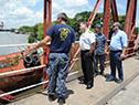 Gobierno retiró los tres barcos que colisionaron contra el puente en Carmelo y comenzó tareas de refacción