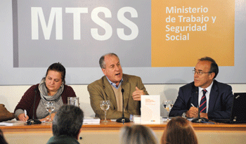 Ministro de Trabajo Ernesto Murro en seminario para la elaboración de reportes anuales sobre trabajo