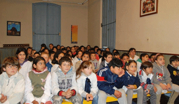 Escolares del este uruguayo en la presentación del libro