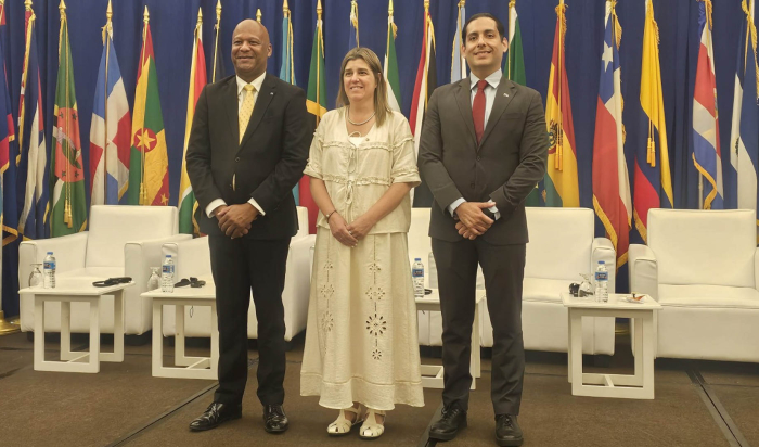 Paseyro con autoridades internacionales