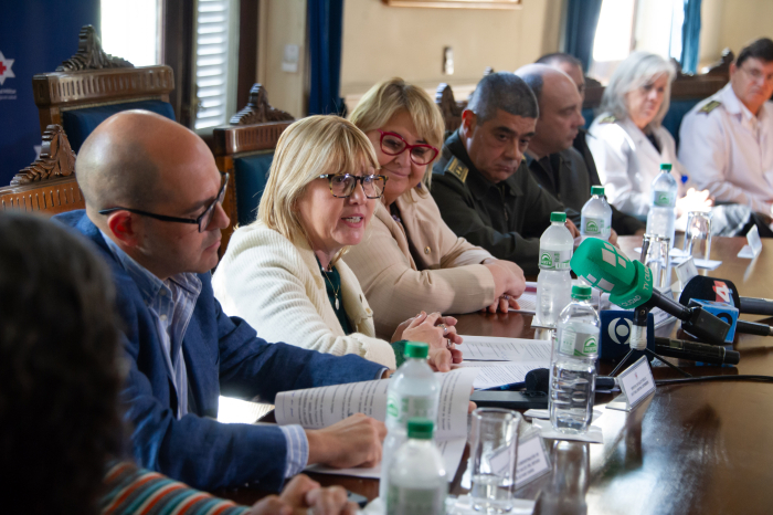 Lustemberg y autoridades