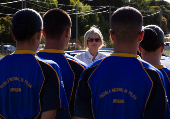 Interior comenzó las pruebas para ingreso de 100 policías en unidades de rehabilitación Ministra interina del Interior, Gabriela Valverde, observa a aspirantes a ingresar al Instituto Nacional de Rehabilitación