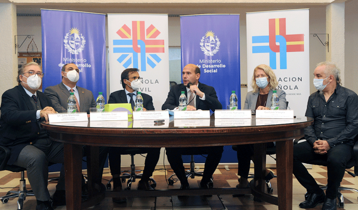 Ministro de Desarrollo Social, Martín Lema con autoridades de la cartera y de la Asociación Española
