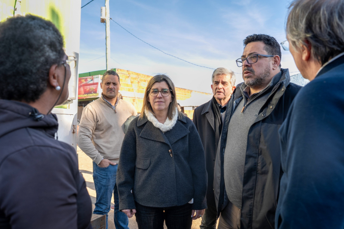 Alejandro Sánchez, Tamara Paseyro, Richard Sander y autoridades recorren lugar donde será implementado el programa Más Barrio
