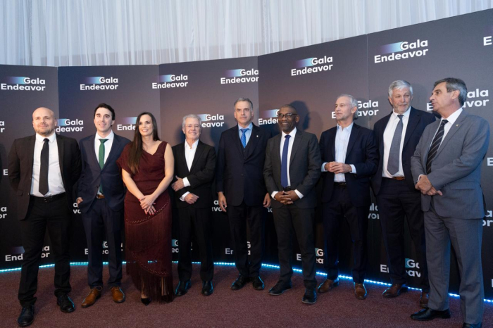 Presidente Orsi y autoridades en gala de Endeavor