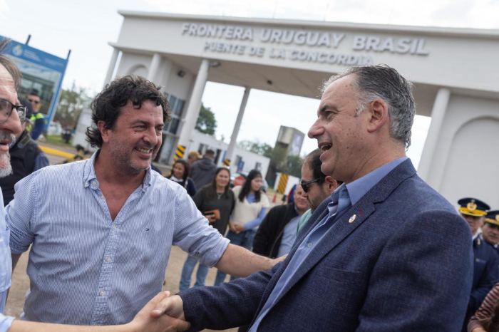 Orsi en inauguración de obras en el puente internacional Quaraí, Artigas