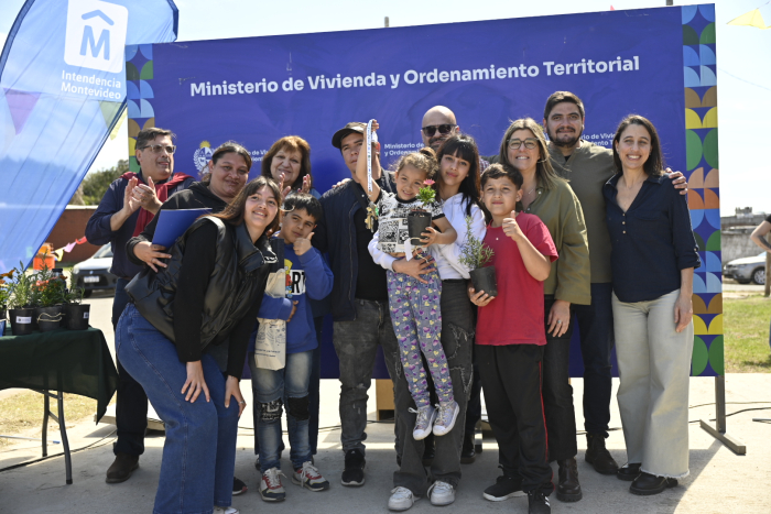 Entrega de llaves a beneficiarios de viviendas en Piedras Blancas