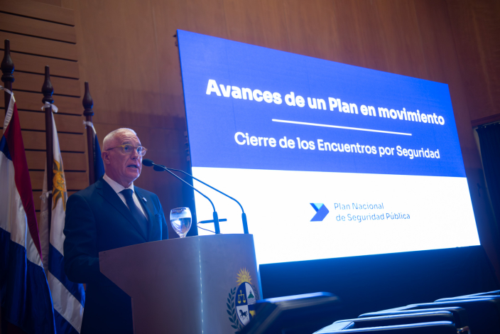 Ministro Carlos Negro en acto de cierre de los Encuentros por la Seguridad