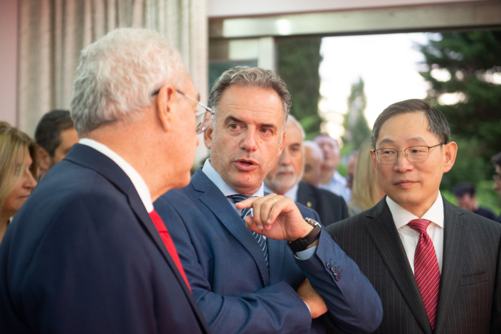 Lubetkin, Orsi y Huang Yazhong