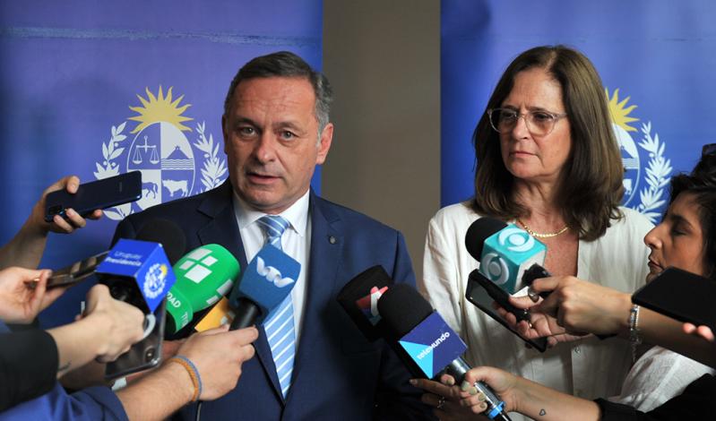 Álvaro Delgado brinda nota de prensa