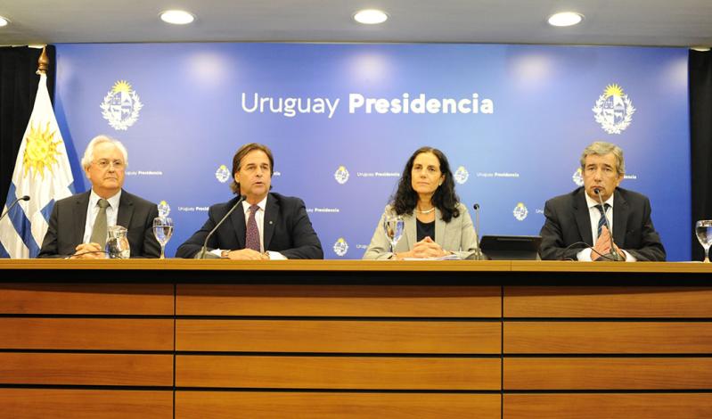 Lacalle Pou y autoridades