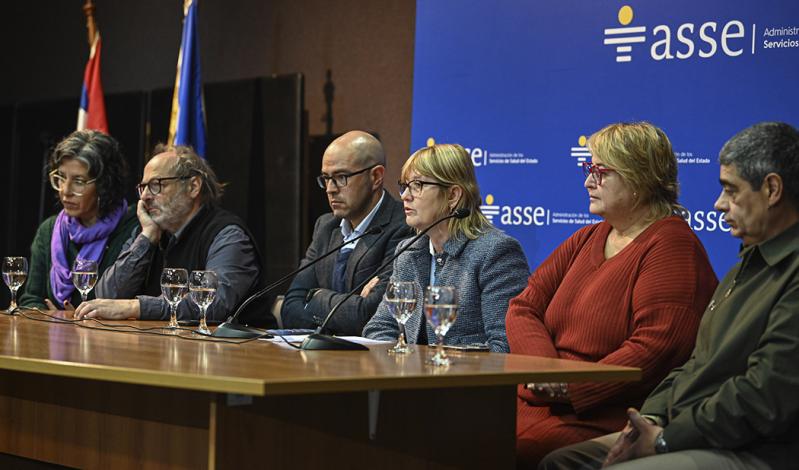 Autoridades en conferencia de prensa entre ASSE y Salud Militar
