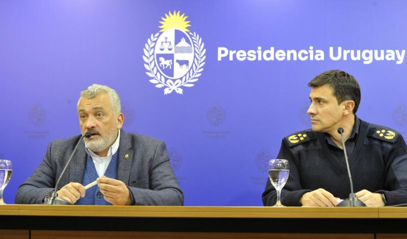 Director del Sinae, Leonardo Palomeque y subdirector de Policía Nacional, Alfredo Calvijo durante la conferencia de pren