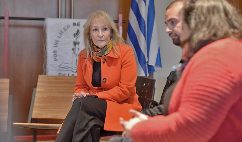 Presidenta de la República en ejercicio, Carolina Cosse, reunida con integrantes de la comisión