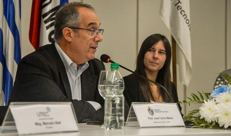 Mesa de autoridades del evento, encabezada por el ministro de Educación y Cultura, José Carlos Mahía