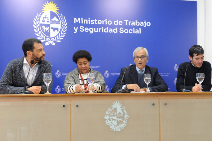 Juan Castillo y otras autoridades en conferencia de prensa
