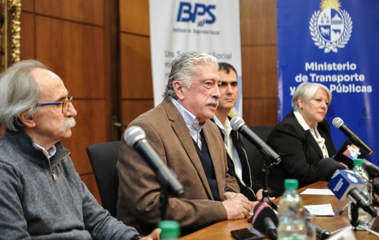 Mesa de autoridades del evento
