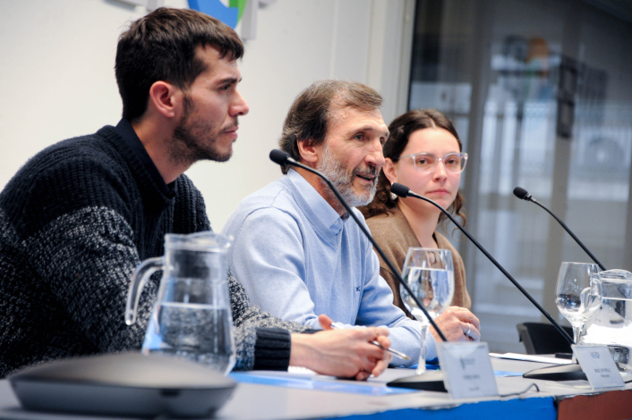 Autoridades del MTSS, INJU e Inefop tras mesa de conferencia 