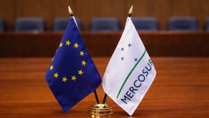 Banderas de la Unión Europea y el Mercosur