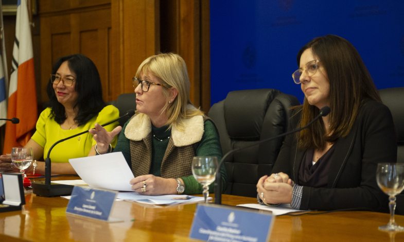 Caroline Chang, Cristina Lustemberg y Laura Llambí