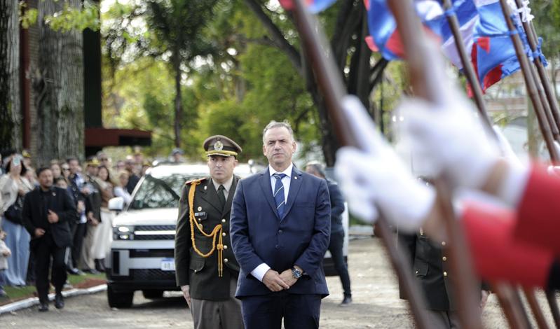 Presidente Yamandú Orsi ingresa en el Comando General del Ejército
