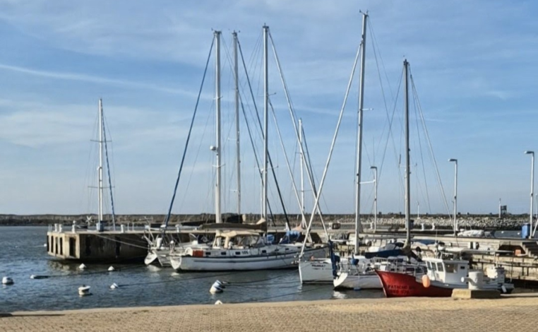 Barcos en un muelle del puerto de La Paloma