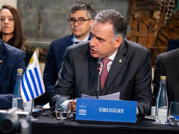 Presidente Yamandú Orsi durante su exposición en la reunión plenaria del bloque 