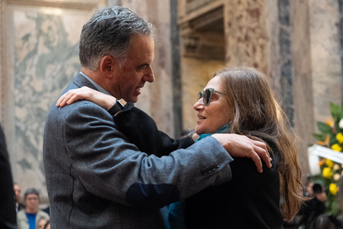 Orsi con compañera de Rada