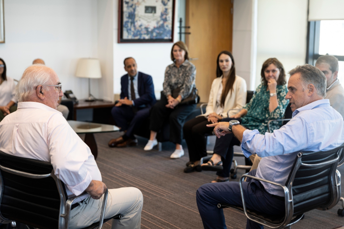 Presidente Orsi con uruguayos repatriados desde Medio Oriente