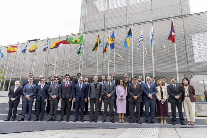 Presidente Orsi junto al directorio de la CAF - Banco de Desarrollo