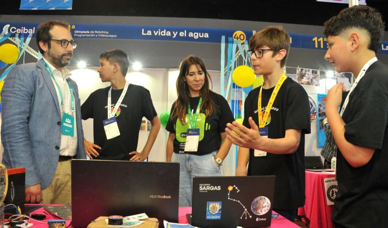 Folgar y estudiantes