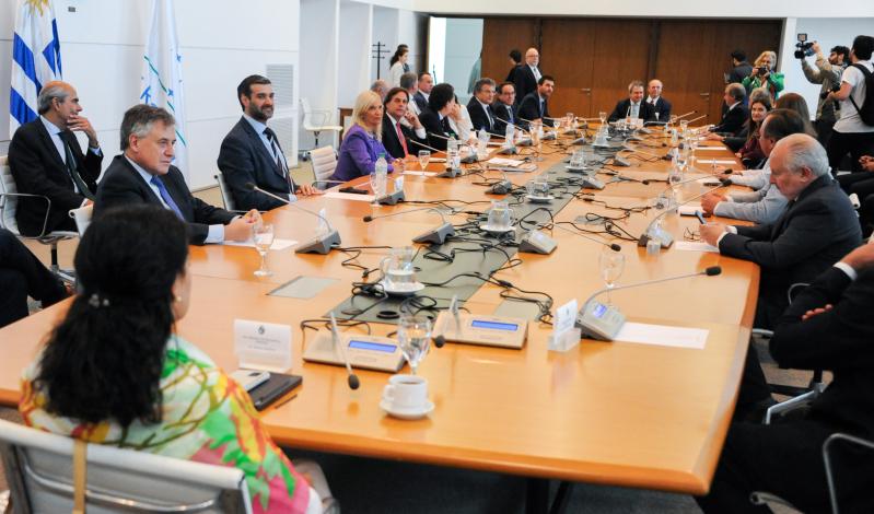 Presidente Lacalle Pou en consejo de ministros ampliado