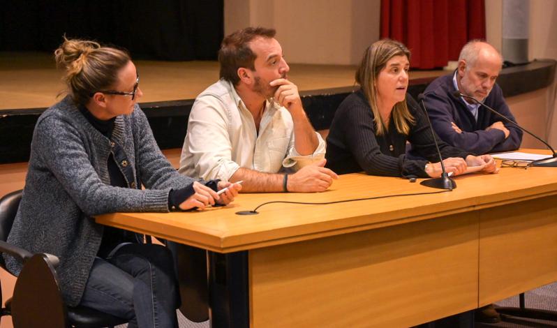 Mesa de autoridades del Ministerio de Vivienda y Ordenamiento Territorial