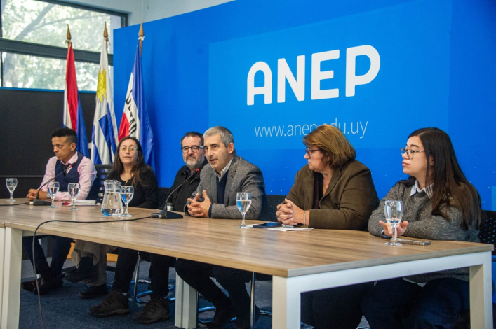 Conferencia de prensa de las autoridades de la educación y sindicatos del sector