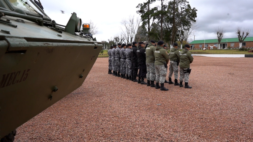 Participantes del curso de manejo de blindados militares
