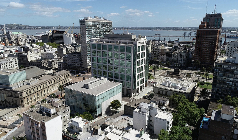 Foto aérea de Torre Ejecutiva y plaza Independencia