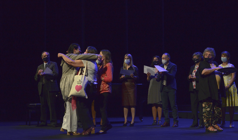 Entrega de diploma a docentes