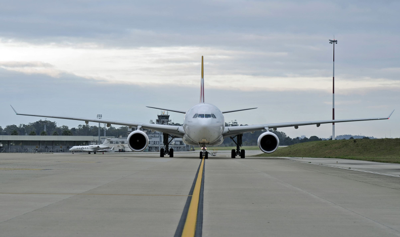 Avión en Aeropuerto de Carrasco