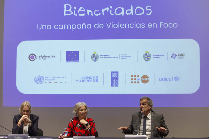Autoridades en la presentación de la campaña Biencriados 2025