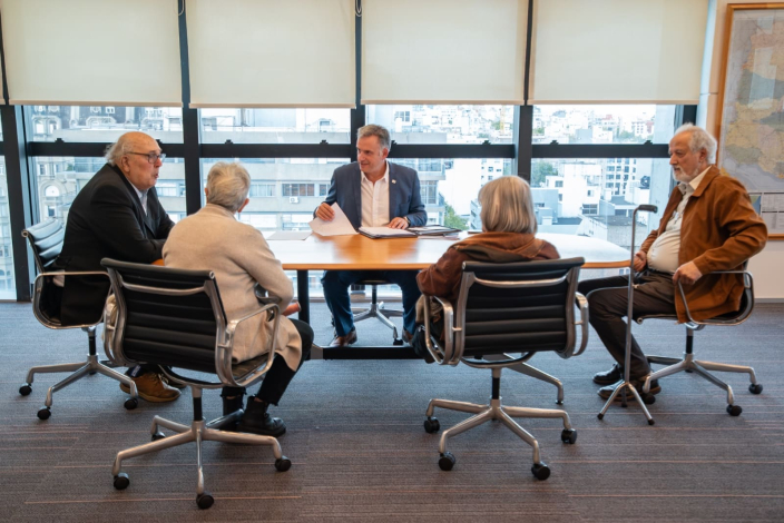 Encuentro del presidente Orsi con representantes de la Asociación Civil Maestra Elena Quinteros