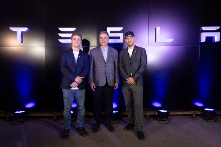 Orsi con representantes de Tesla Uruguay