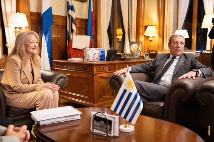 Vicepresidenta Cosse y ministro Oddone durante entrega de Rendición de Cuentas