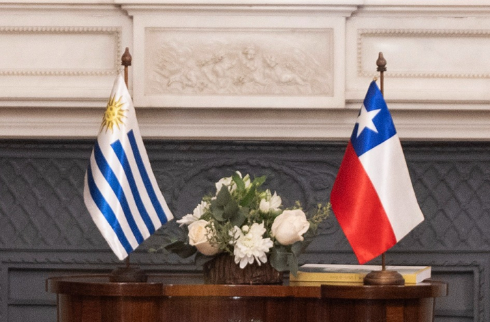 Banderas de Uruguay y Chile