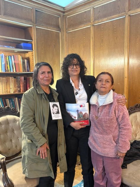  Mónica Monsalves y Soledad Hueicha familiares de víctimas de Cerro Chena.