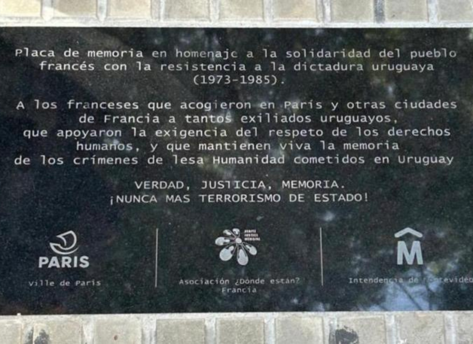 Placa en Ex Liceo Frances Placa en Ex Liceo Frances